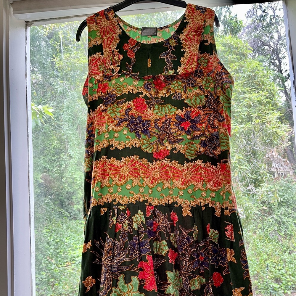 Cotton dress with pleats and right side pocket. All cotton. Gorgeous colors.